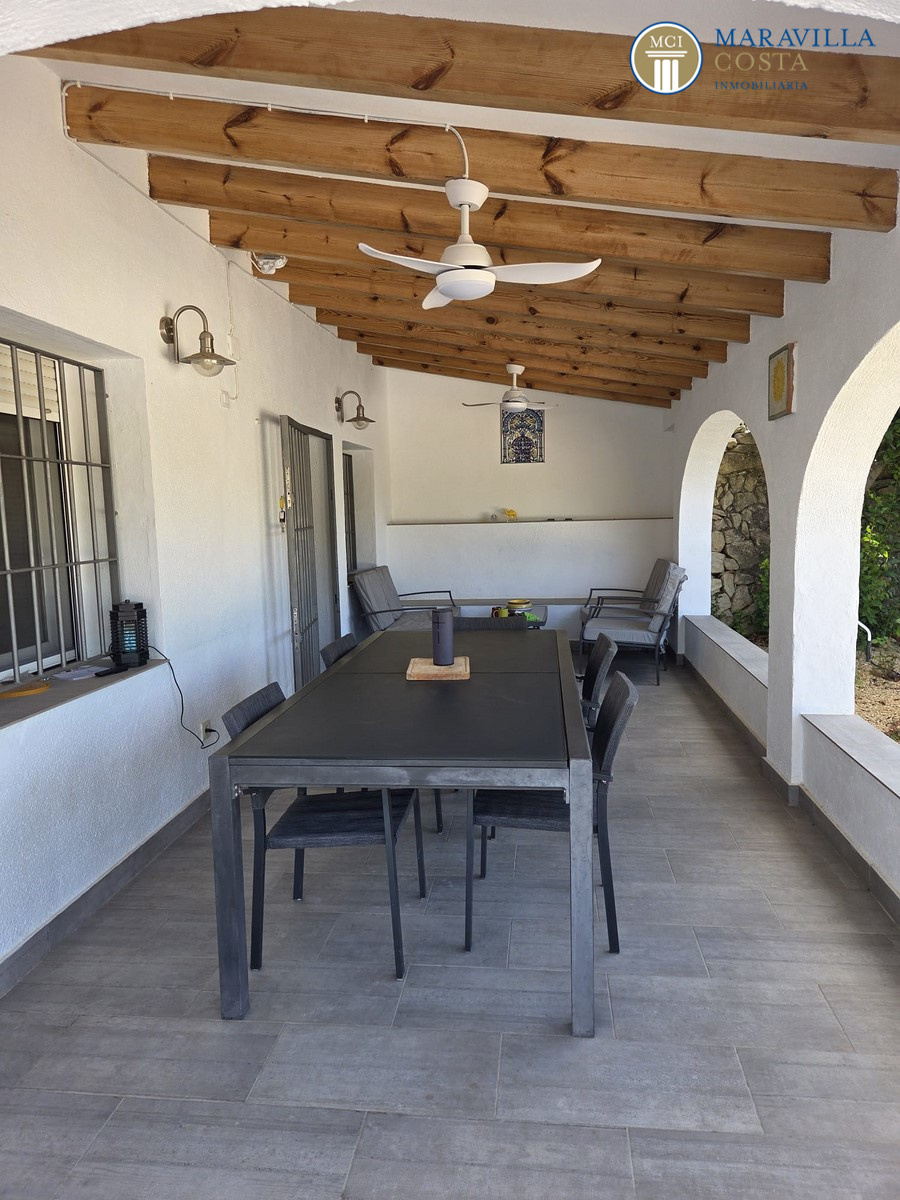 Finca en venta con cuatro dormitorios y piscina en la zona de Canor, Benissa (Alicante)