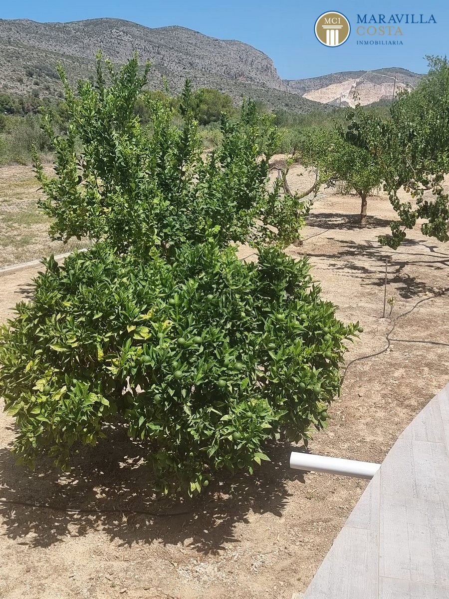 Finca en venta con cuatro dormitorios y piscina en la zona de Canor, Benissa (Alicante)