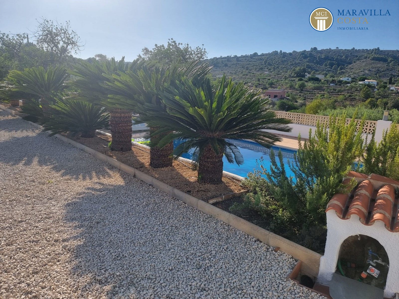 Finca en venta con cuatro dormitorios y piscina en la zona de Canor, Benissa (Alicante)