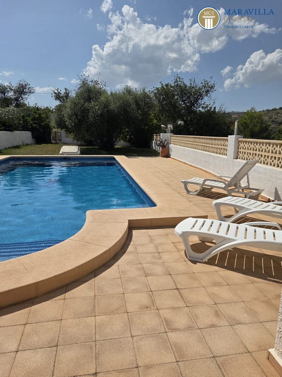 Finca en venta con cuatro dormitorios y piscina en la zona de Canor, Benissa (Alicante)