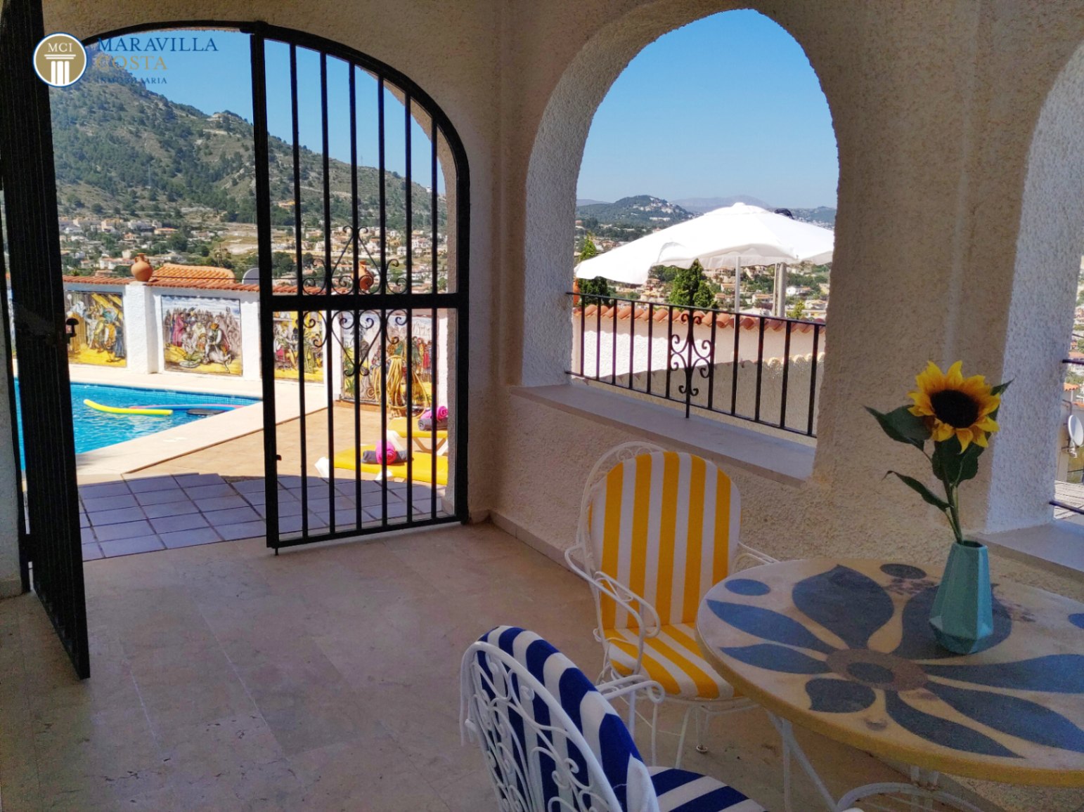 Villa con tres apartamentos y sensacionales vistas al mar en Calpe