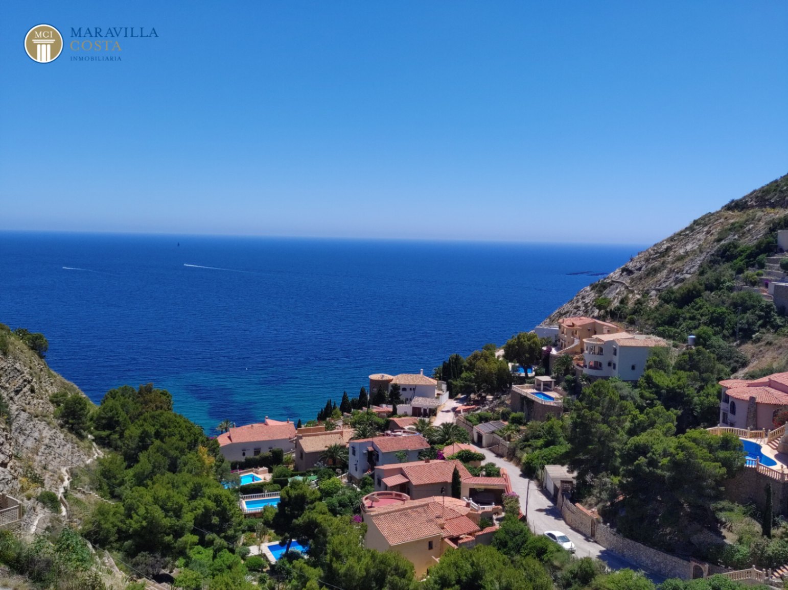 Villa con tres apartamentos y sensacionales vistas al mar en Calpe