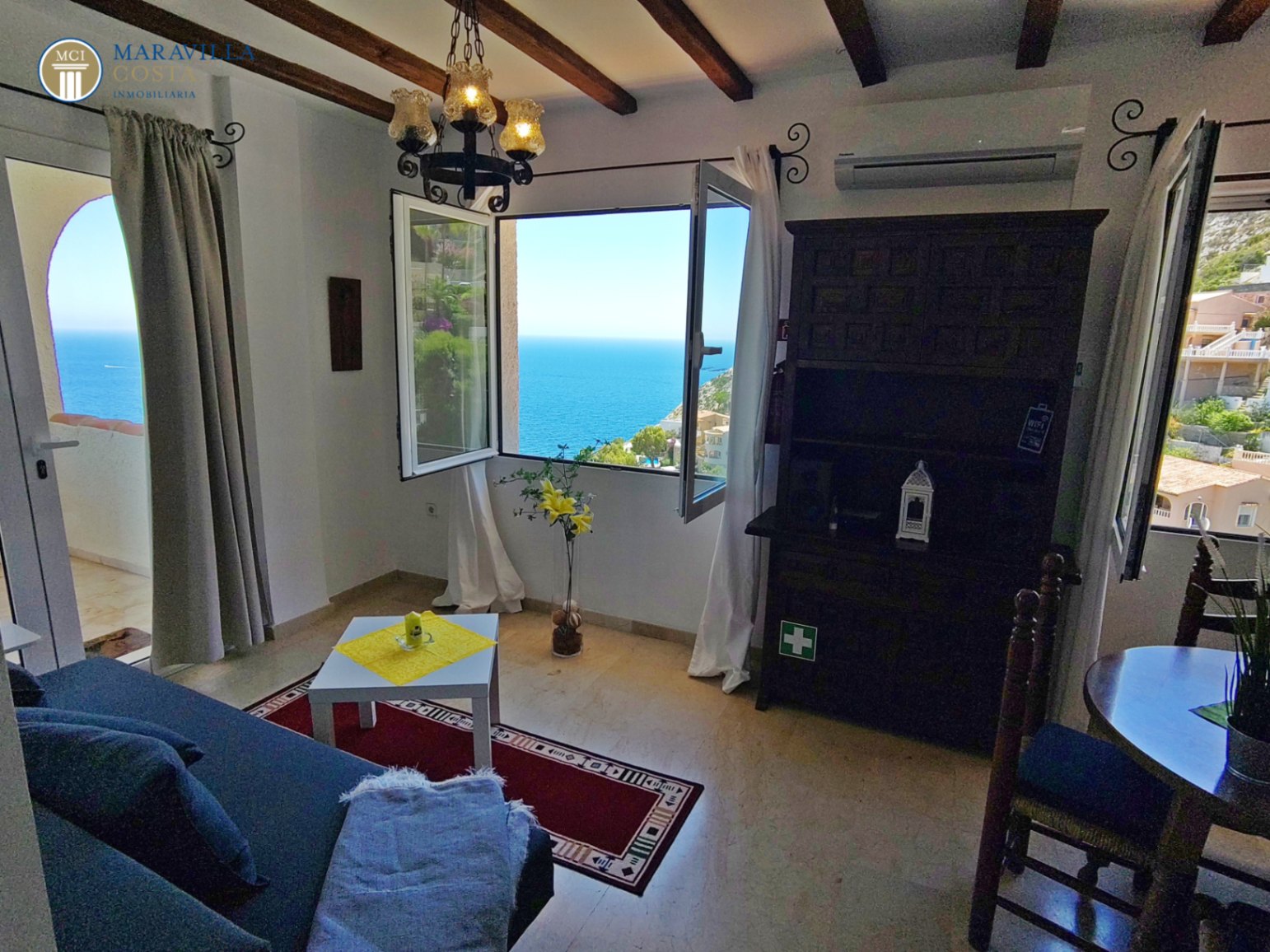 Villa con tres apartamentos y sensacionales vistas al mar en Calpe