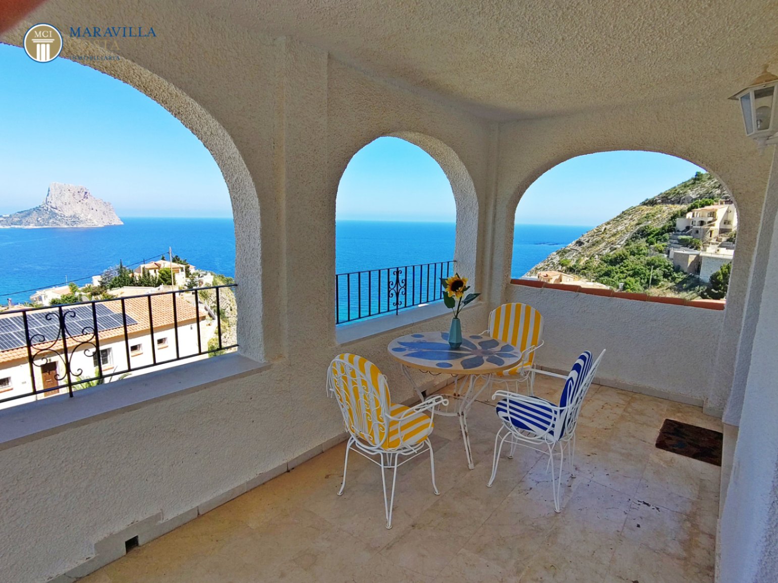Villa con tres apartamentos y sensacionales vistas al mar en Calpe