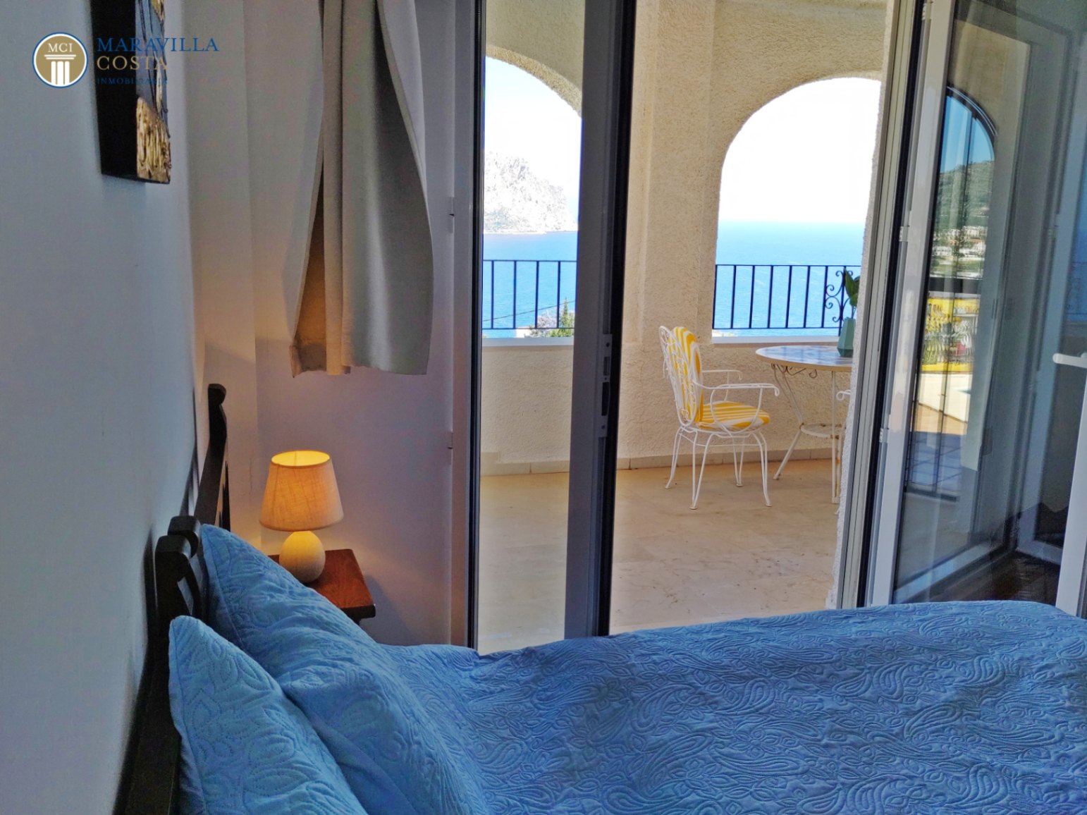 Villa con tres apartamentos y sensacionales vistas al mar en Calpe