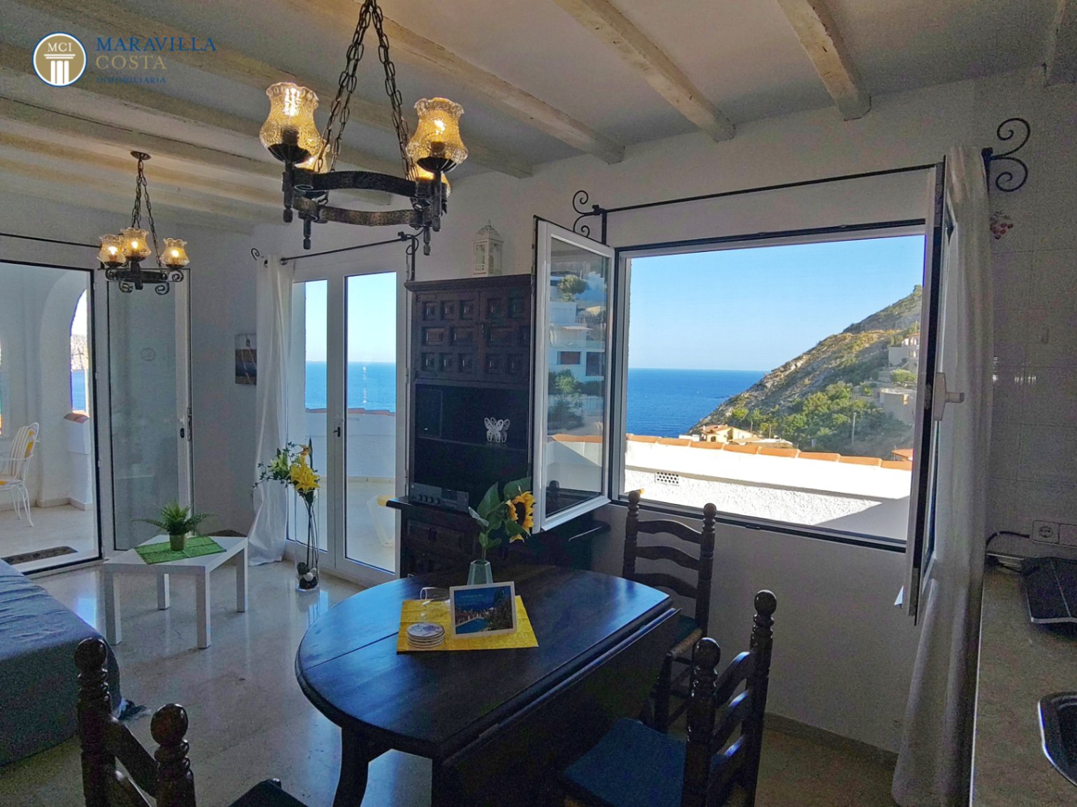 Villa con tres apartamentos y sensacionales vistas al mar en Calpe
