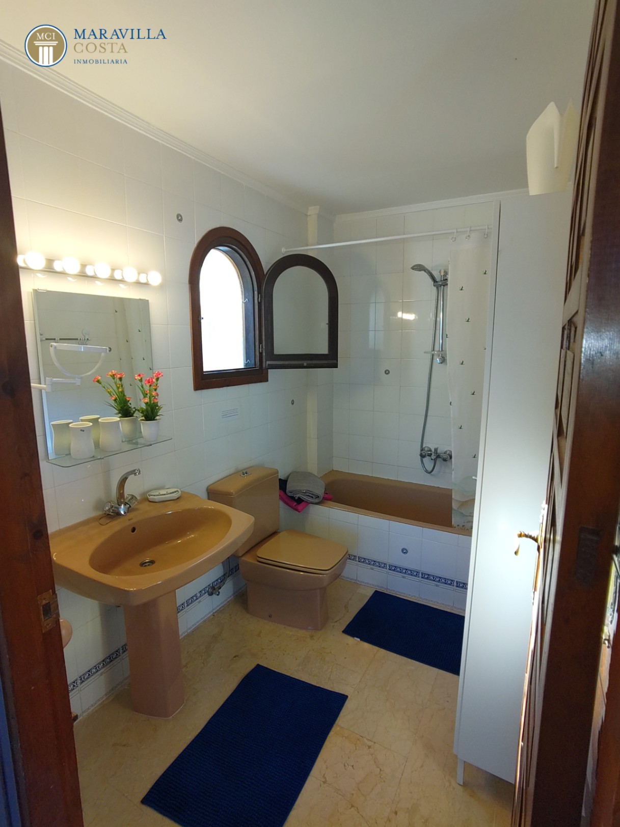 Villa con tres apartamentos y sensacionales vistas al mar en Calpe
