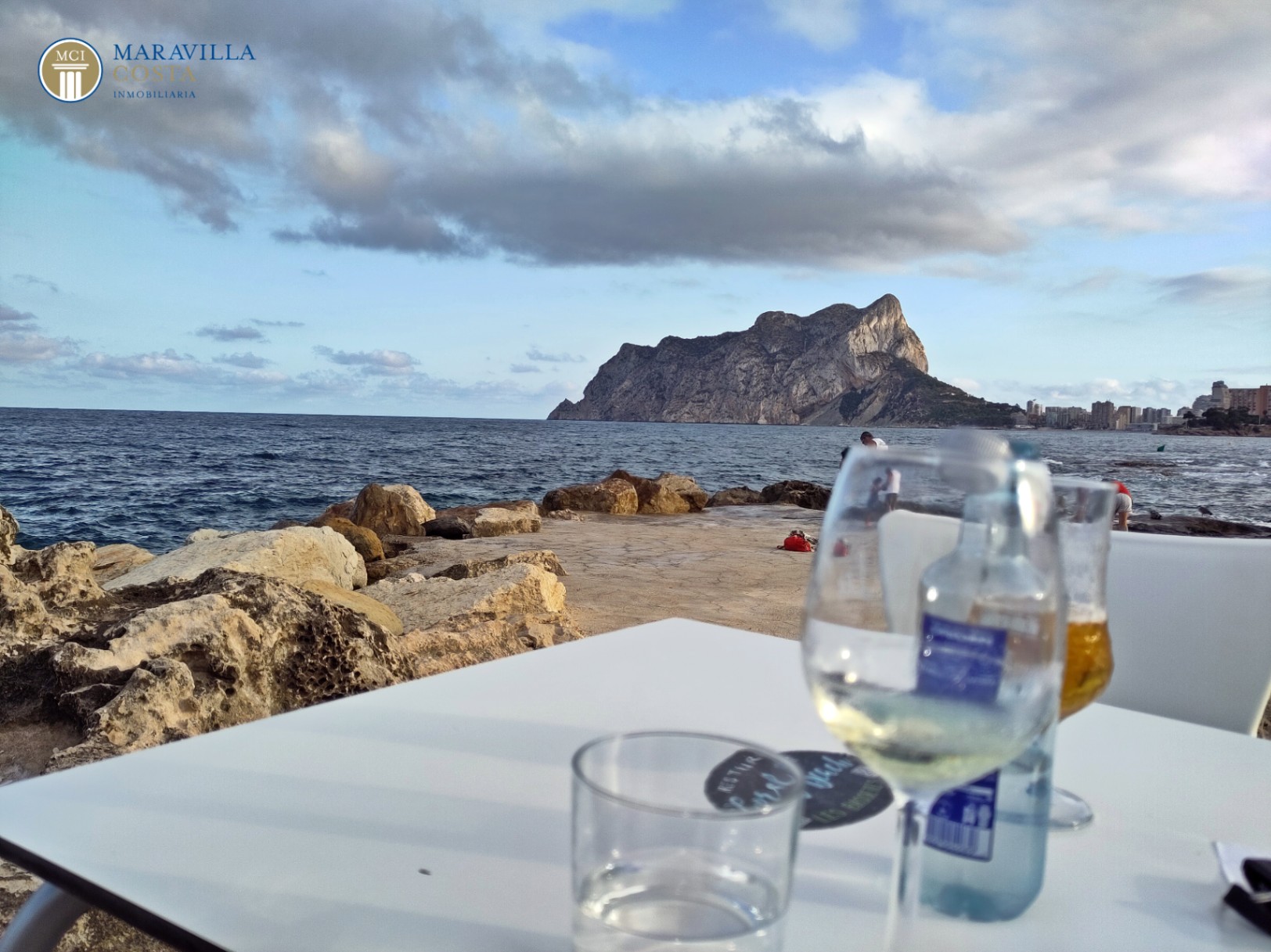 Villa con tres apartamentos y sensacionales vistas al mar en Calpe
