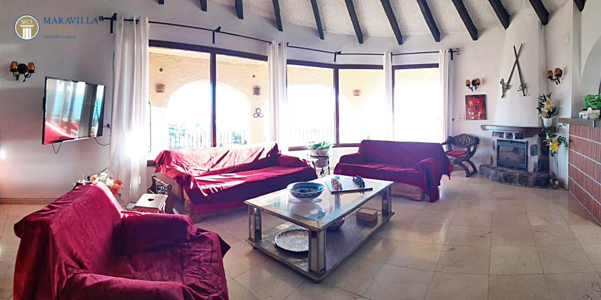 Villa con tres apartamentos y sensacionales vistas al mar en Calpe