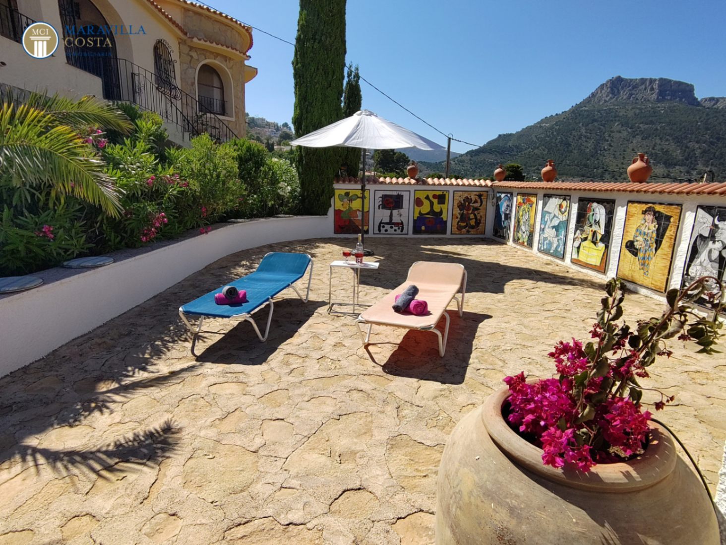 Villa con tres apartamentos y sensacionales vistas al mar en Calpe