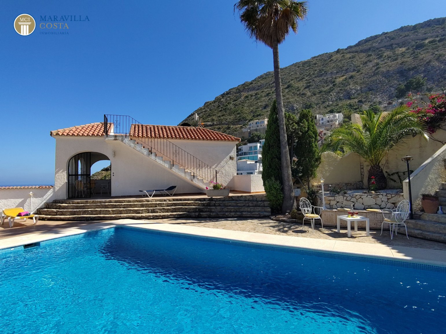 Villa con tres apartamentos y sensacionales vistas al mar en Calpe