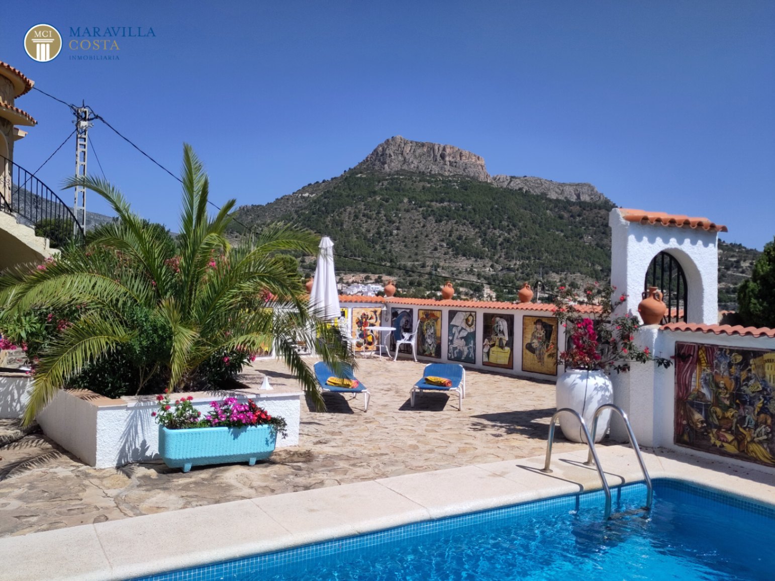 Villa con tres apartamentos y sensacionales vistas al mar en Calpe