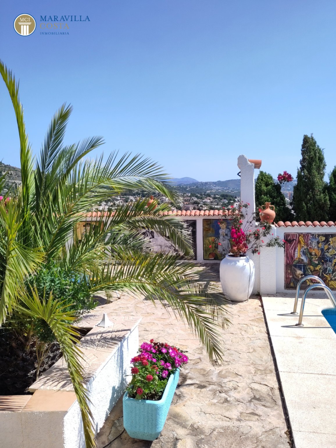 Villa con tres apartamentos y sensacionales vistas al mar en Calpe