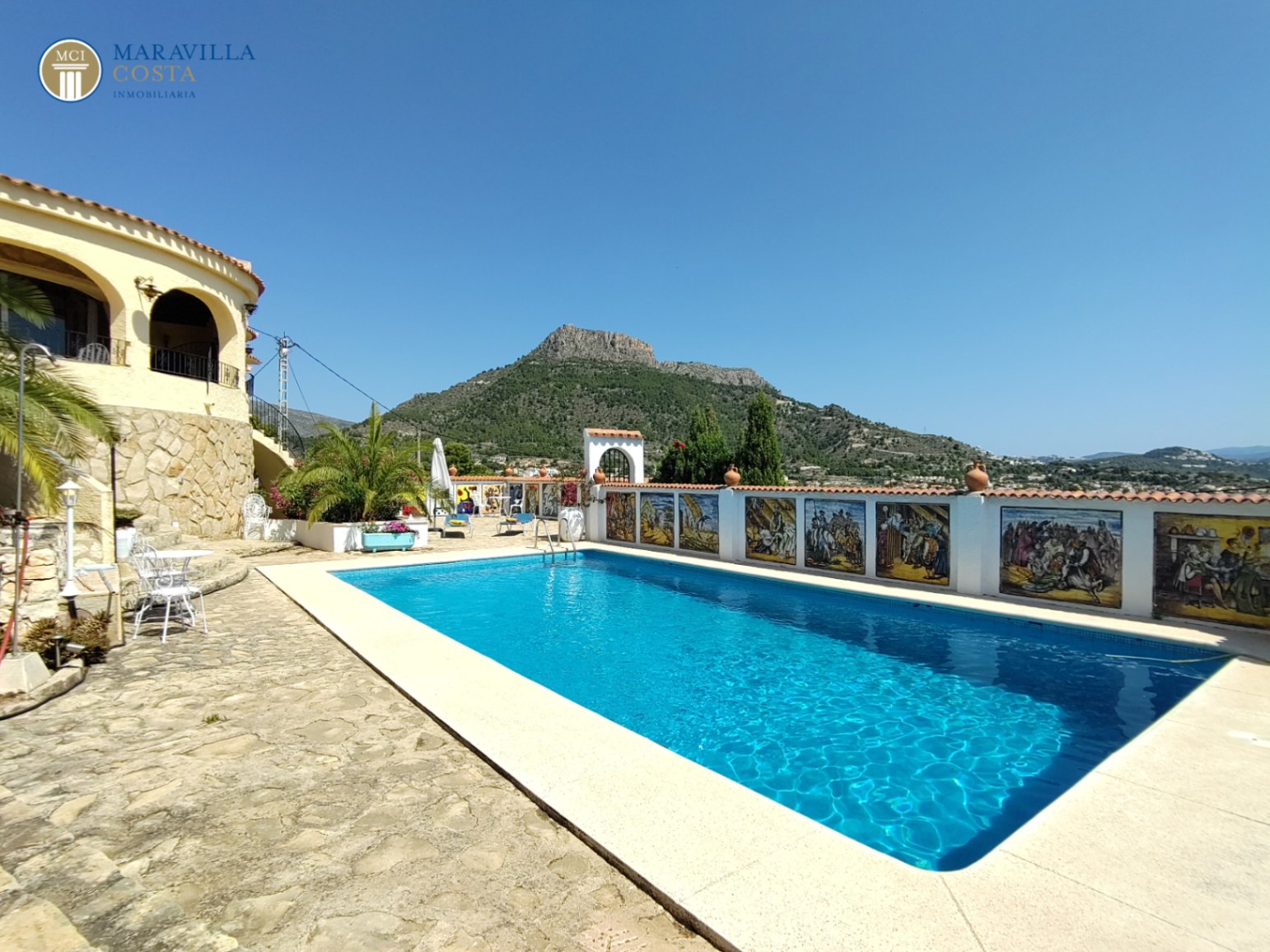 Villa con tres apartamentos y sensacionales vistas al mar en Calpe