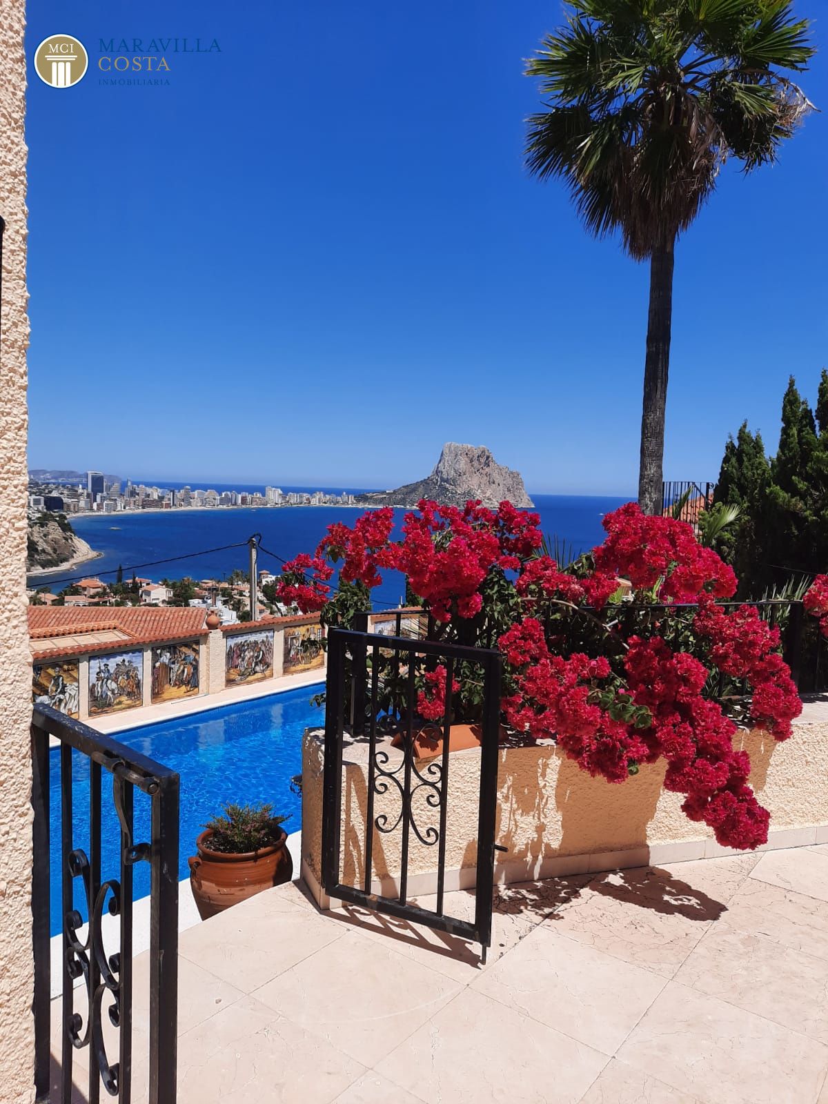 Villa con tres apartamentos y sensacionales vistas al mar en Calpe