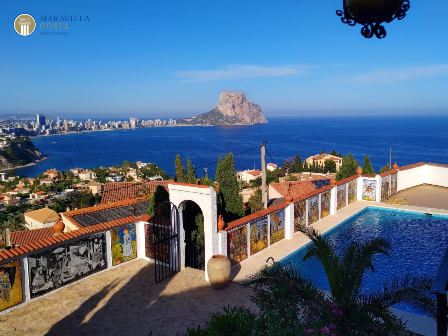 Villa con tres apartamentos y sensacionales vistas al mar en Calpe