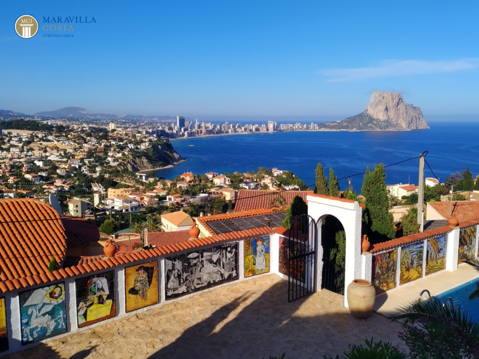 Villa con tres apartamentos y sensacionales vistas al mar en Calpe