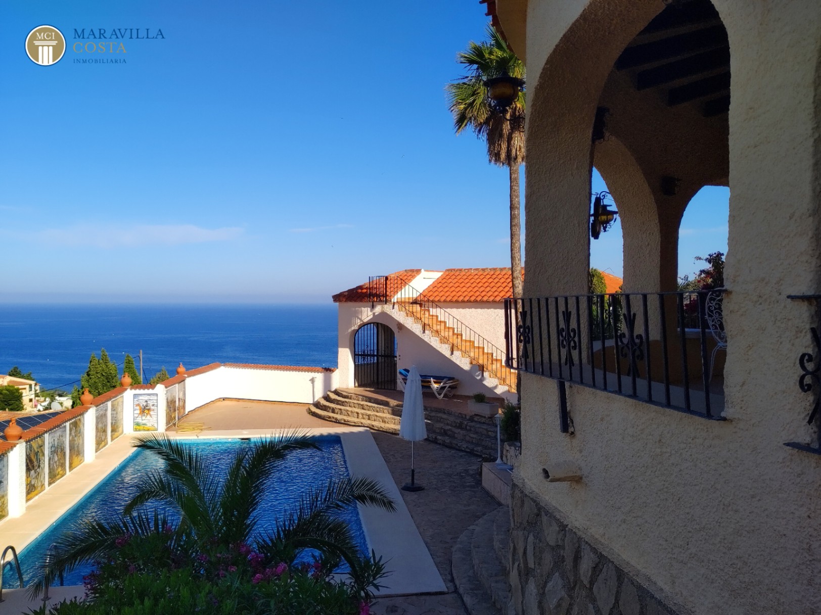 Villa con tres apartamentos y sensacionales vistas al mar en Calpe