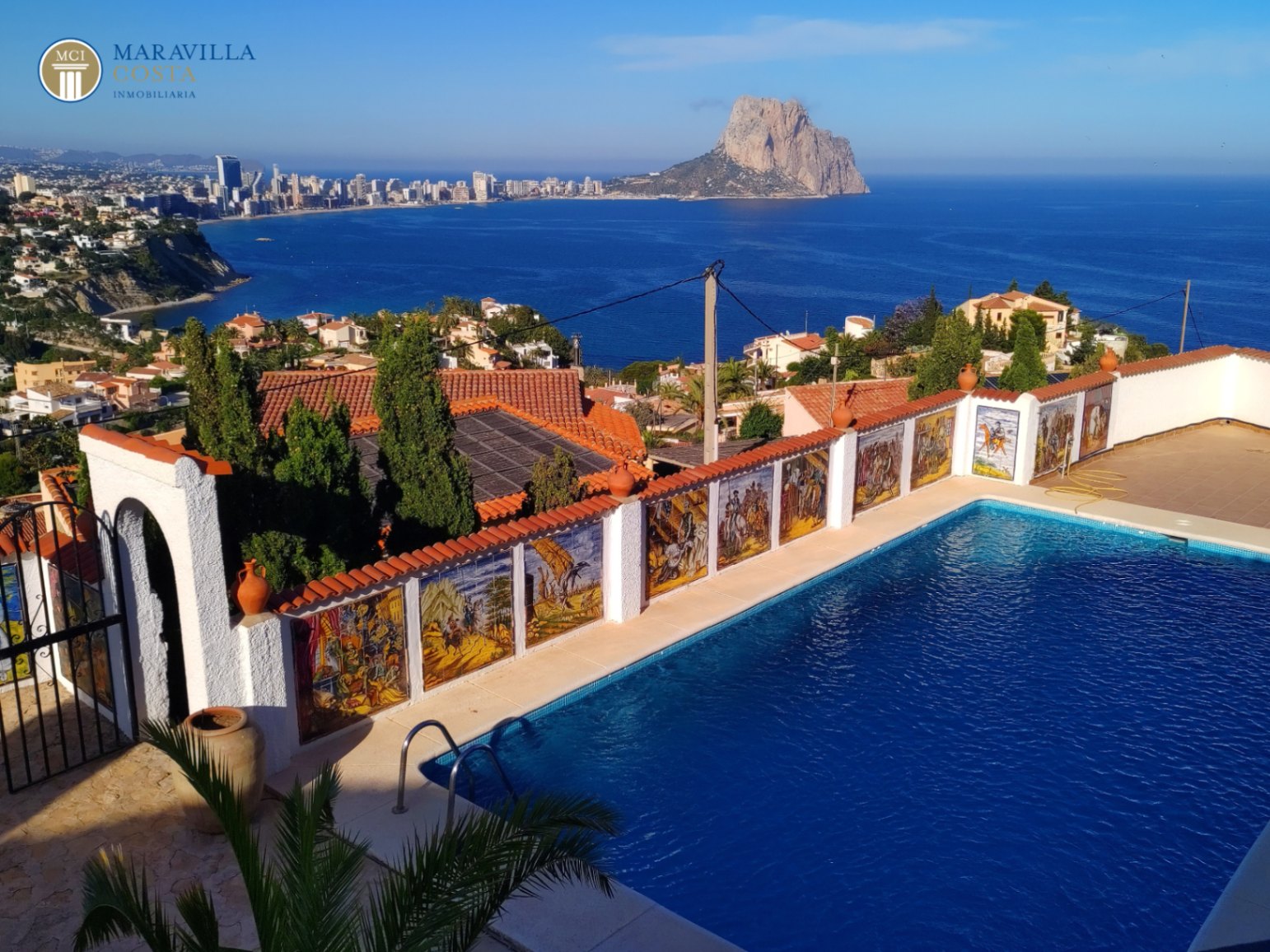 Villa con tres apartamentos y sensacionales vistas al mar en Calpe