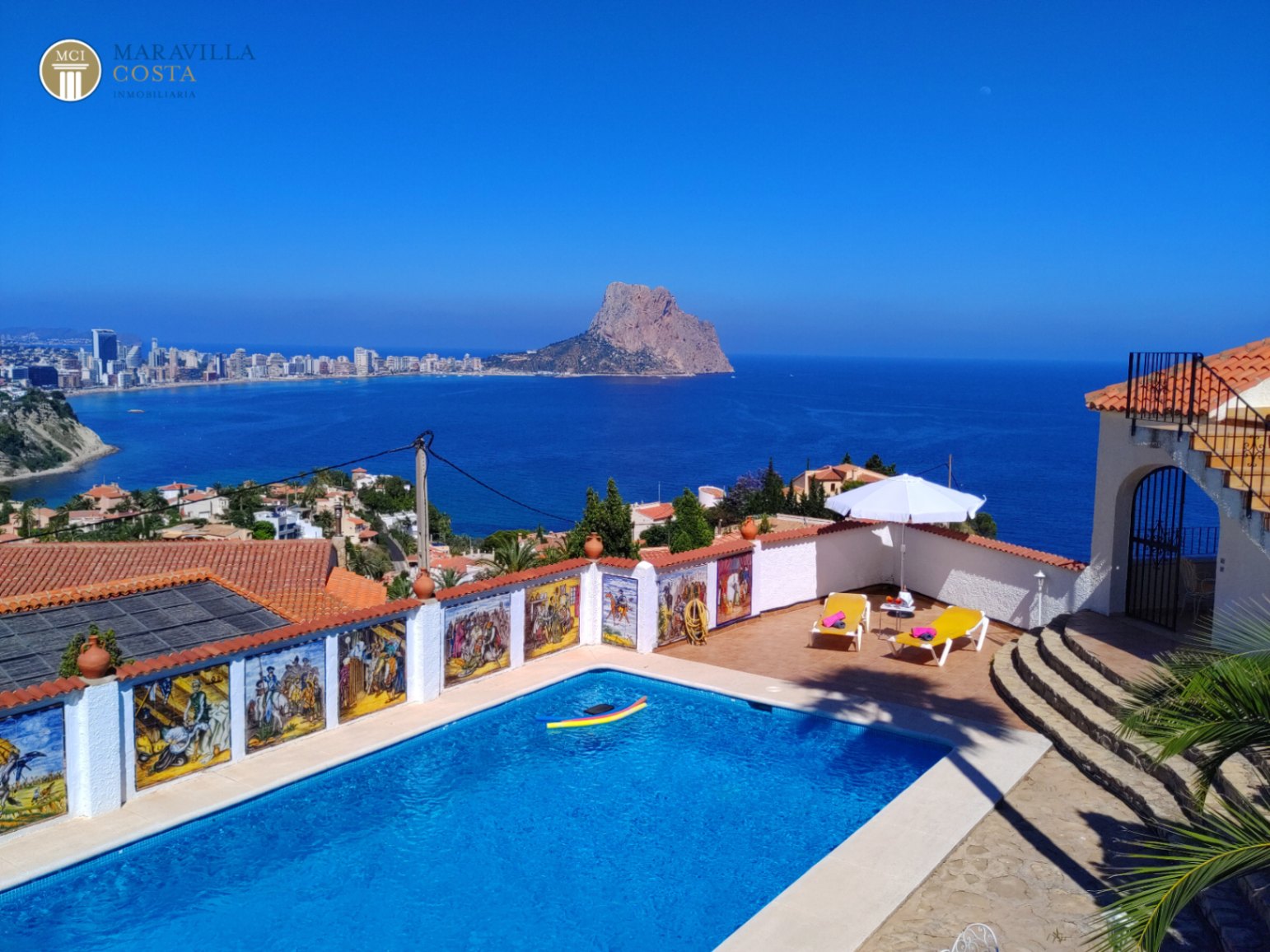 Villa con tres apartamentos y sensacionales vistas al mar en Calpe