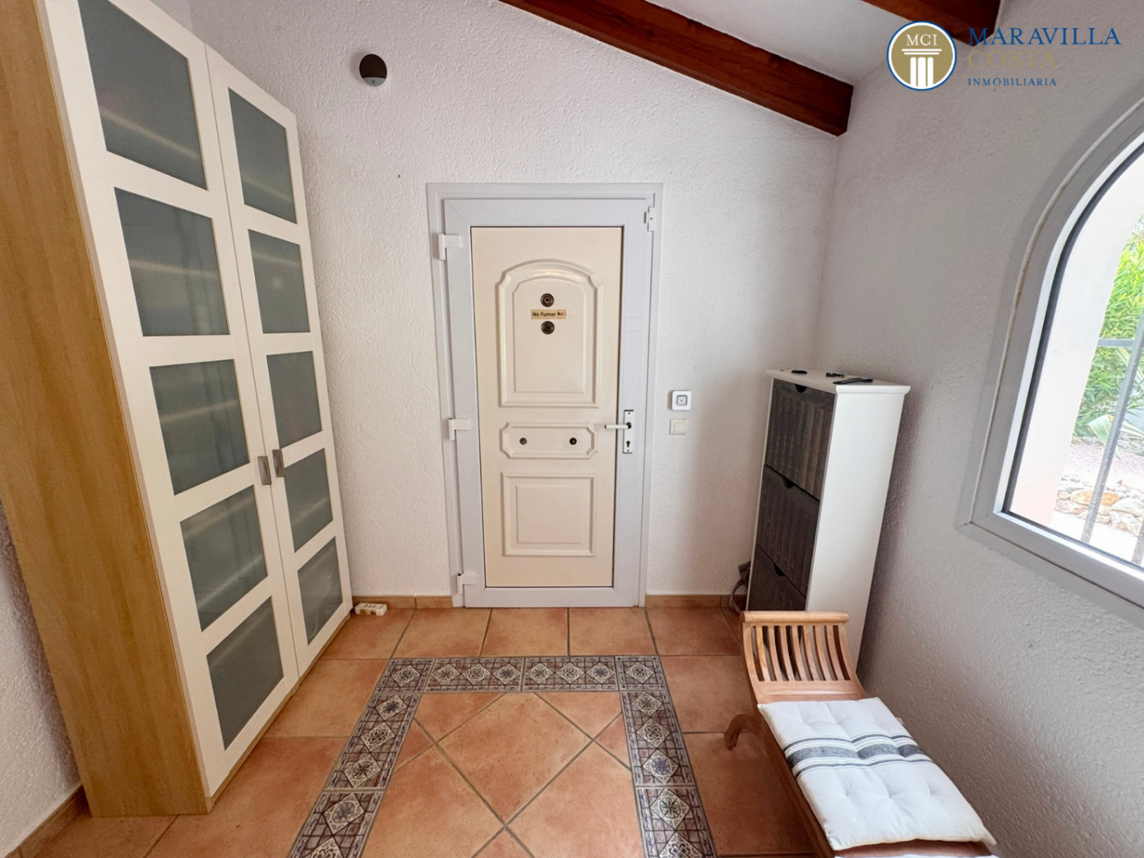 Acogedora y soleada villa con jardín mediterráneo, piscina y una espectacular naya en venta en Jávea (Alicante)