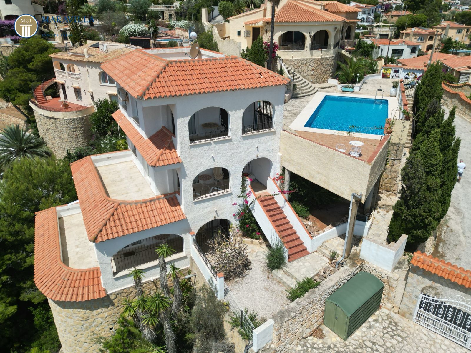 Villa con tres apartamentos y sensacionales vistas al mar en Calpe