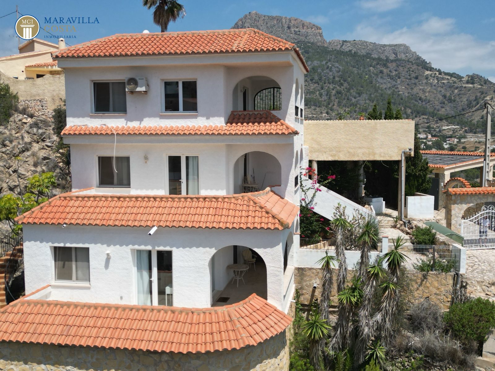 Villa con tres apartamentos y sensacionales vistas al mar en Calpe