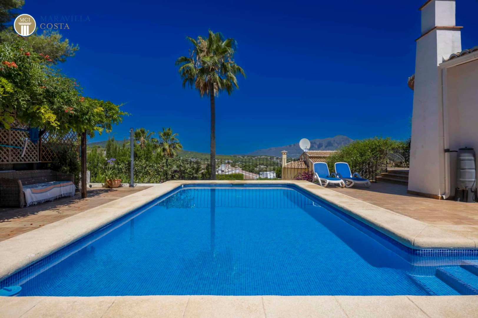 Encantadora villa de estilo mediterráneo con vistas panorámicas 