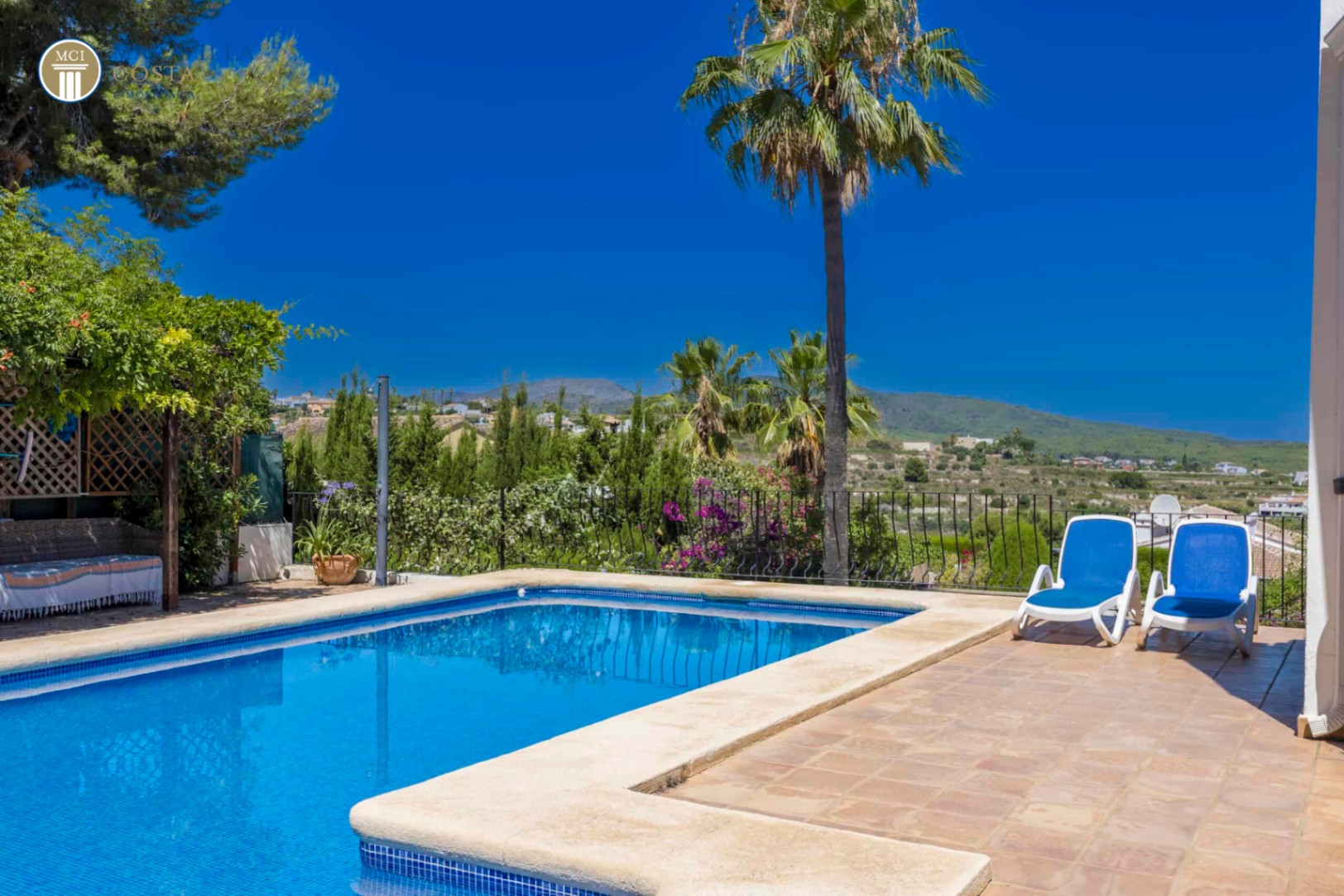 Encantadora villa de estilo mediterráneo con vistas panorámicas 