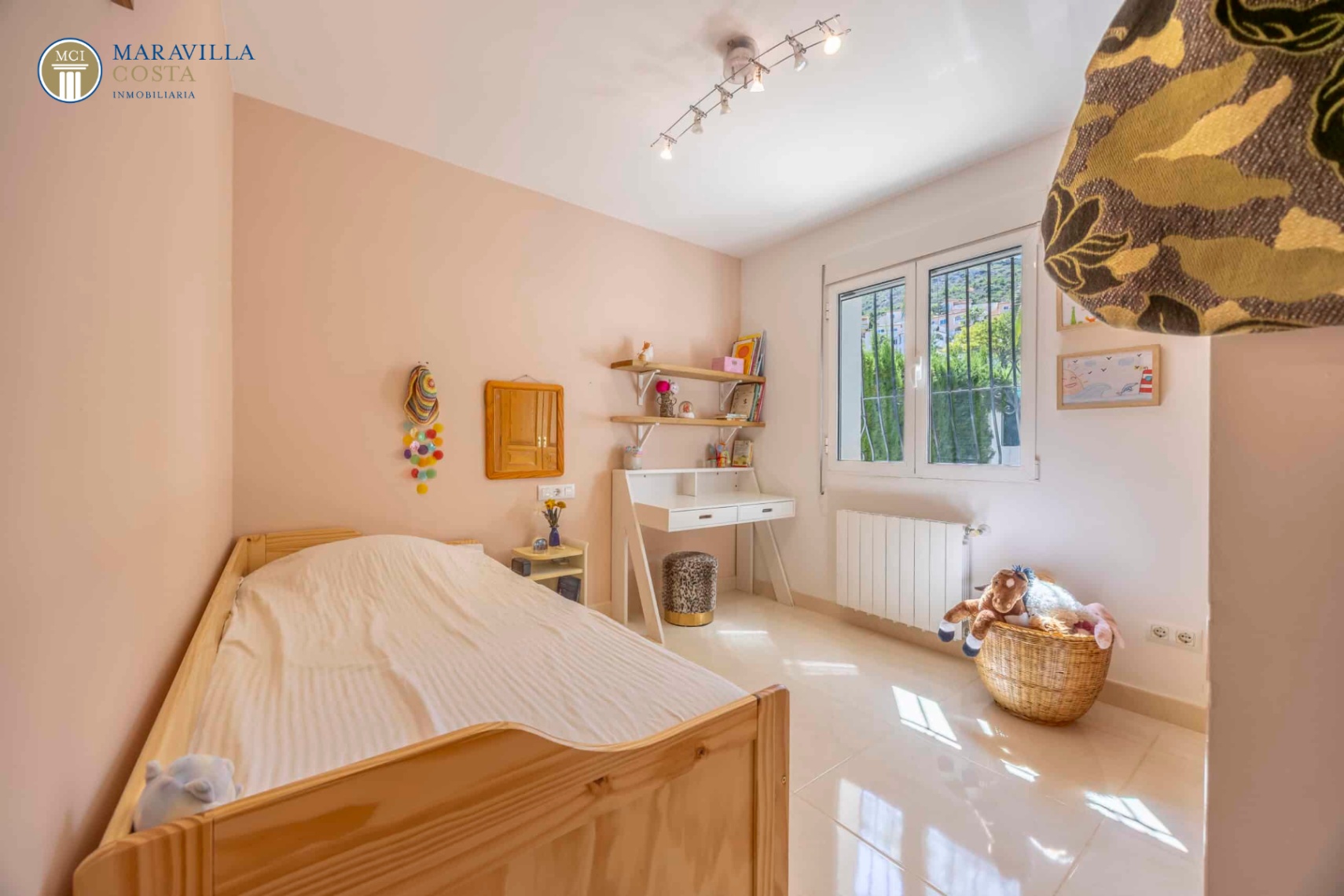 Encantadora villa de estilo mediterráneo con vistas panorámicas 