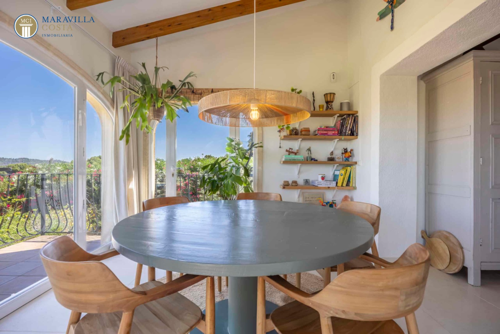 Encantadora villa de estilo mediterráneo con vistas panorámicas 