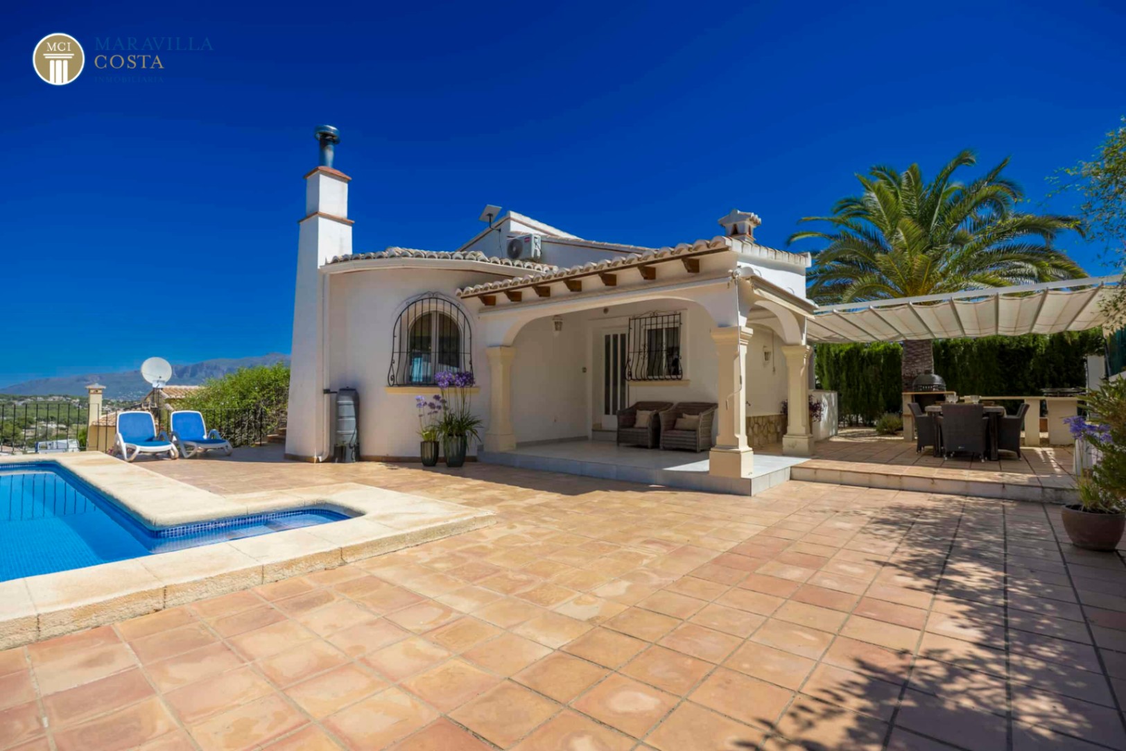 Encantadora villa de estilo mediterráneo con vistas panorámicas 
