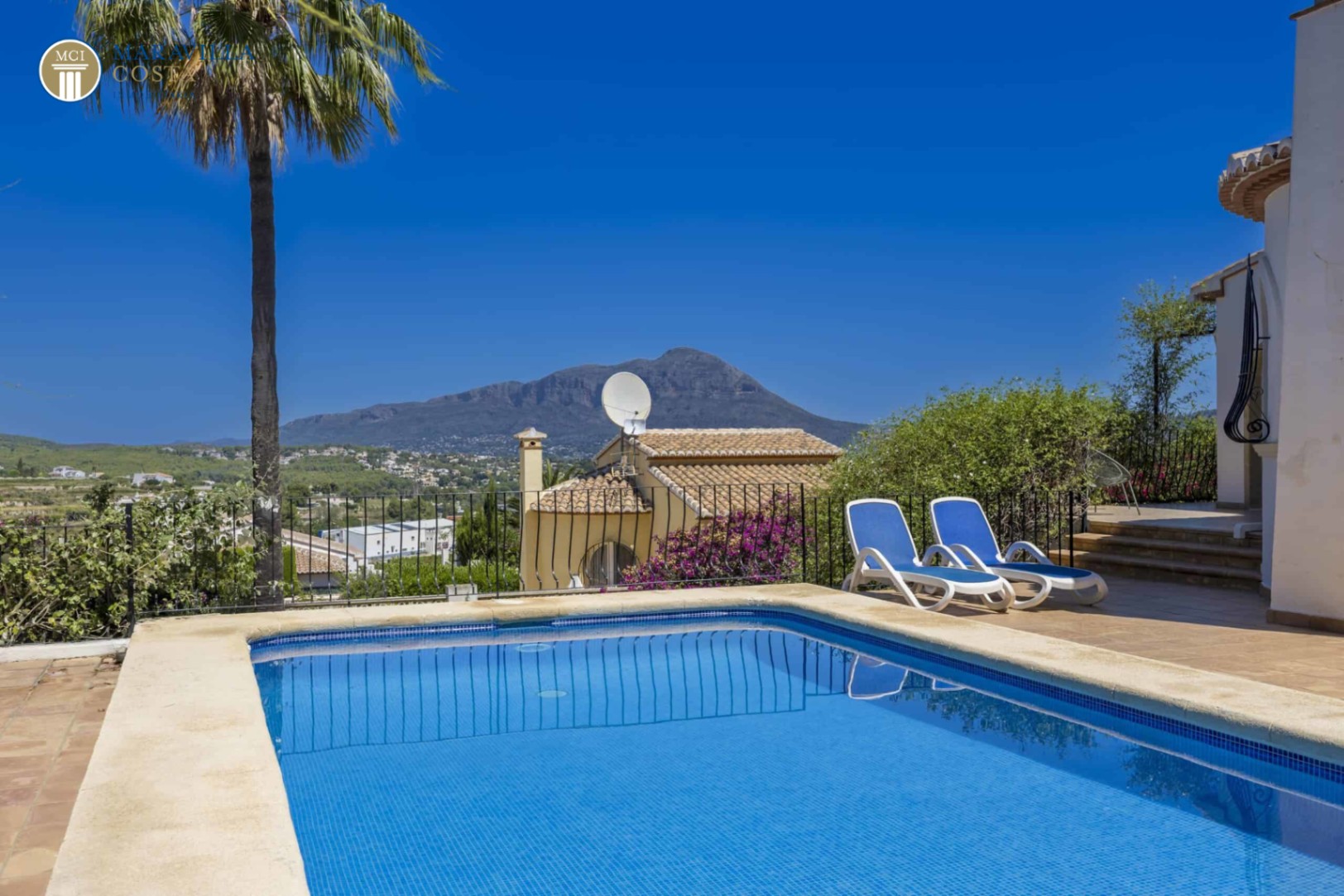 Encantadora villa de estilo mediterráneo con vistas panorámicas 