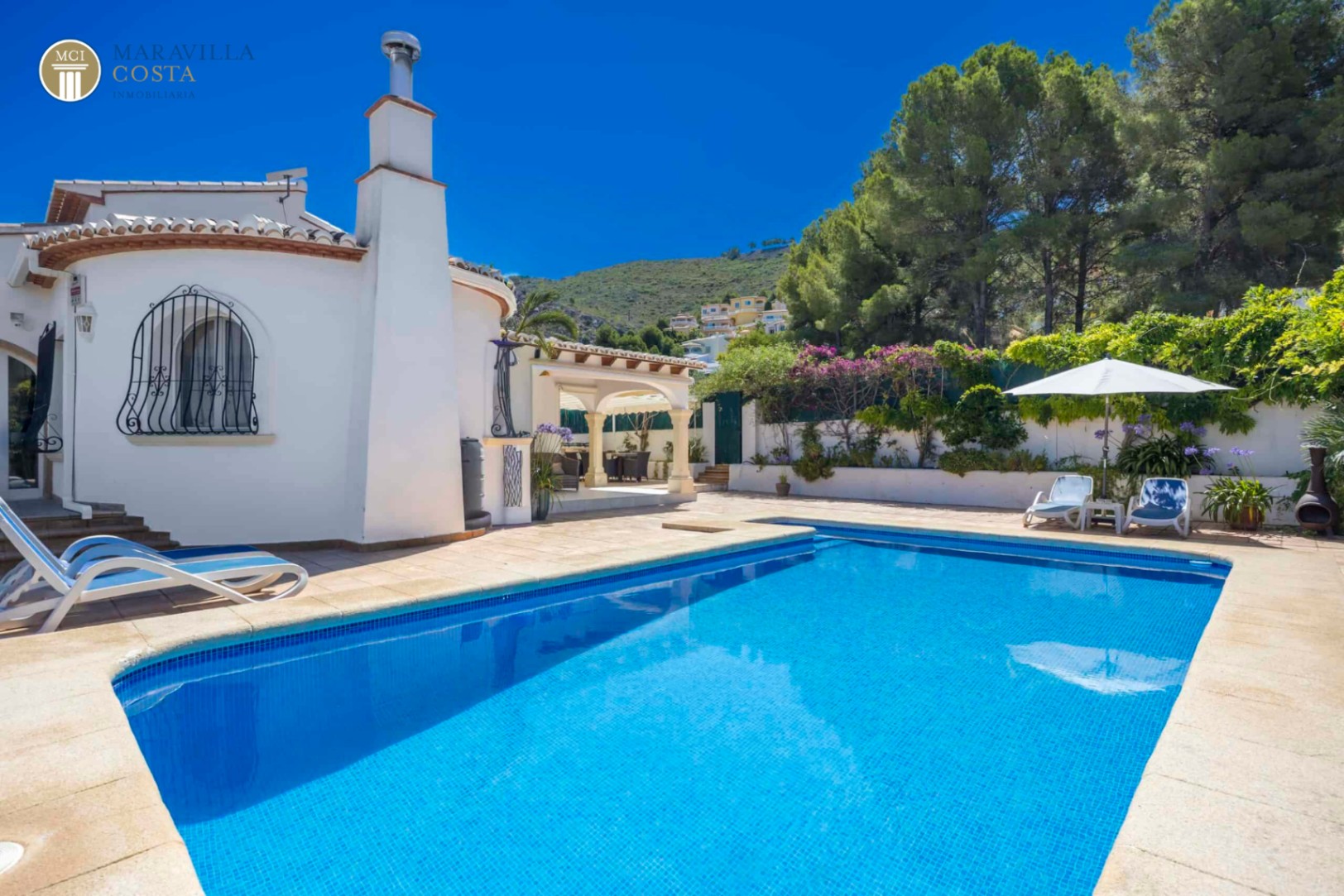 Encantadora villa de estilo mediterráneo con vistas panorámicas 