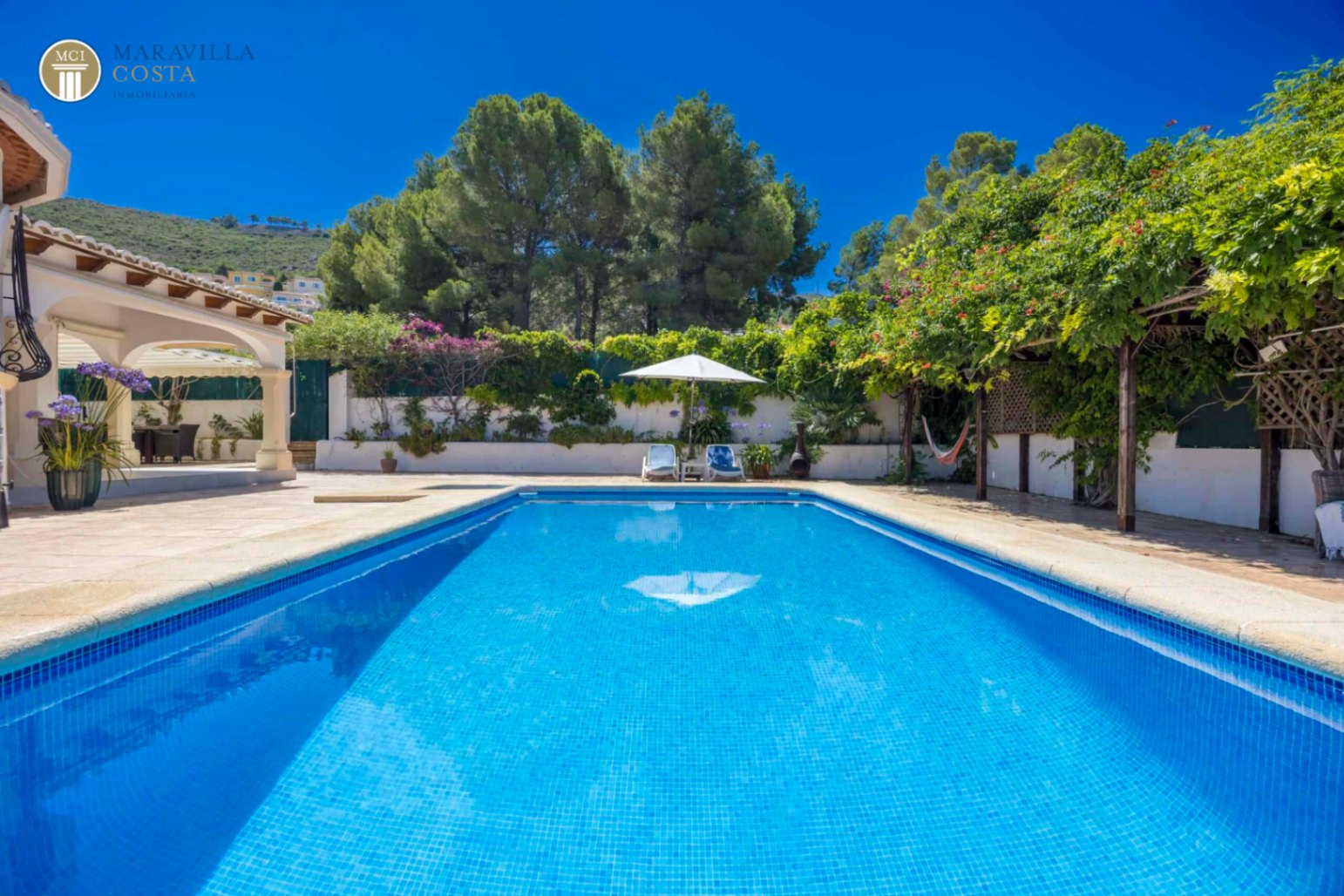 Encantadora villa de estilo mediterráneo con vistas panorámicas 