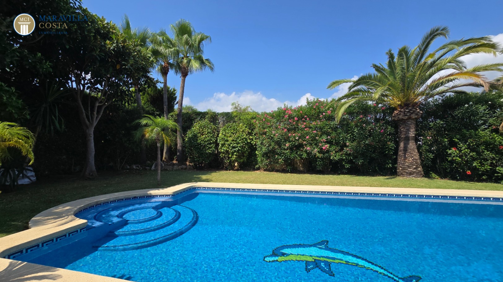 Villa amplia y elegante de estilo mediterráneo