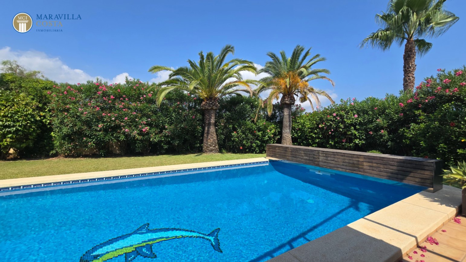 Villa amplia y elegante de estilo mediterráneo