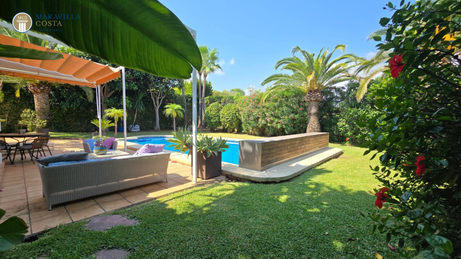 Villa amplia y elegante de estilo mediterráneo