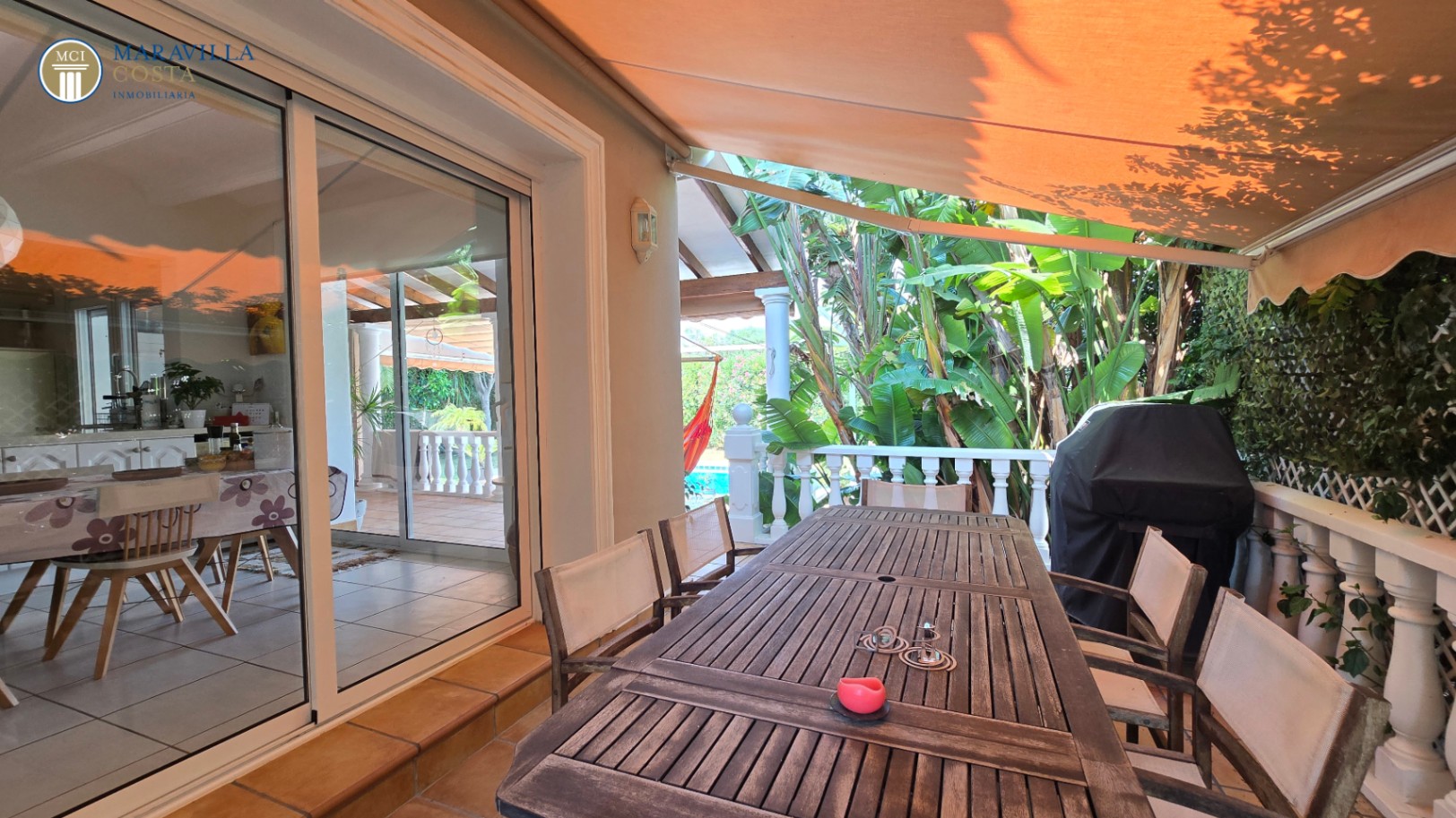 Villa amplia y elegante de estilo mediterráneo