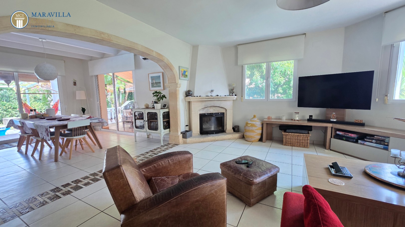Villa amplia y elegante de estilo mediterráneo