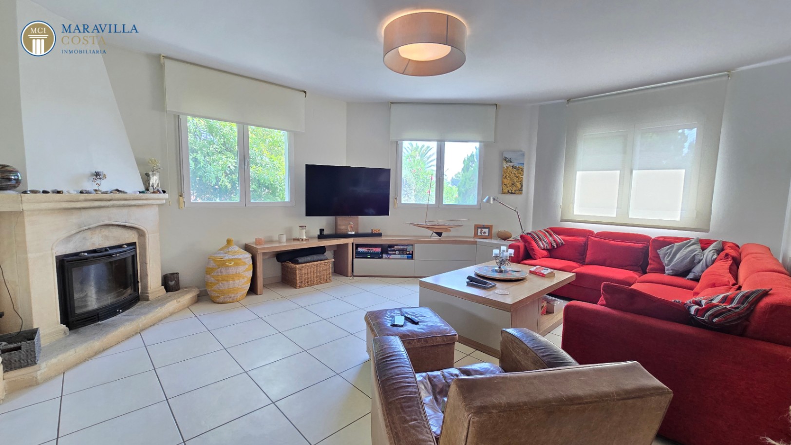 Villa amplia y elegante de estilo mediterráneo