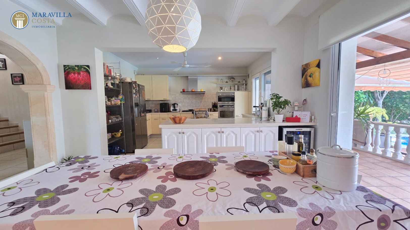 Villa amplia y elegante de estilo mediterráneo