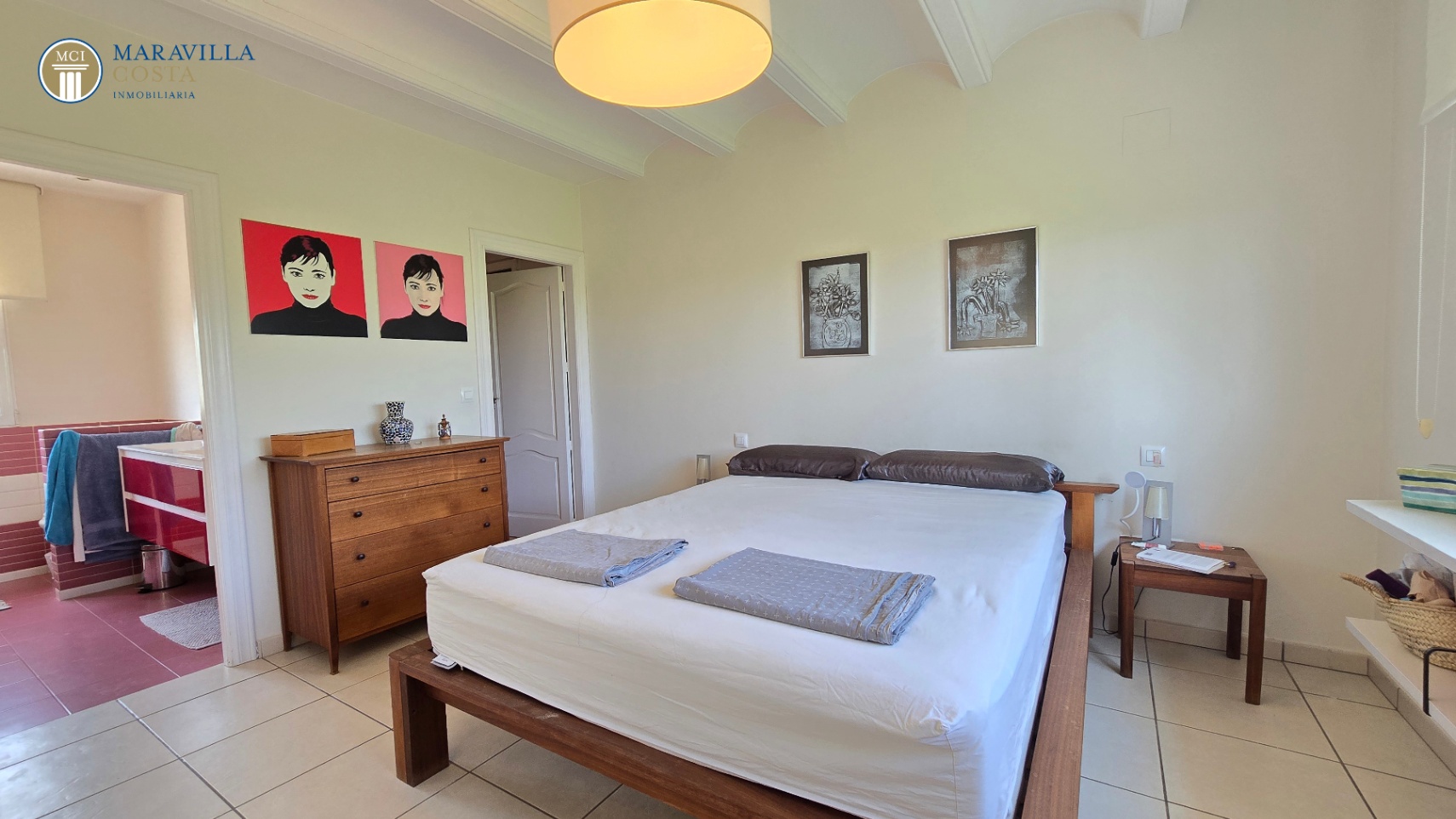 Villa amplia y elegante de estilo mediterráneo