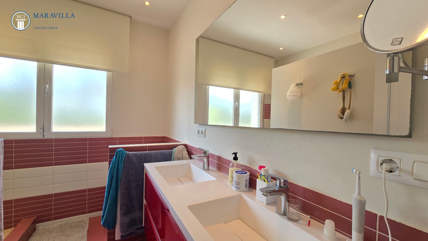 Villa amplia y elegante de estilo mediterráneo