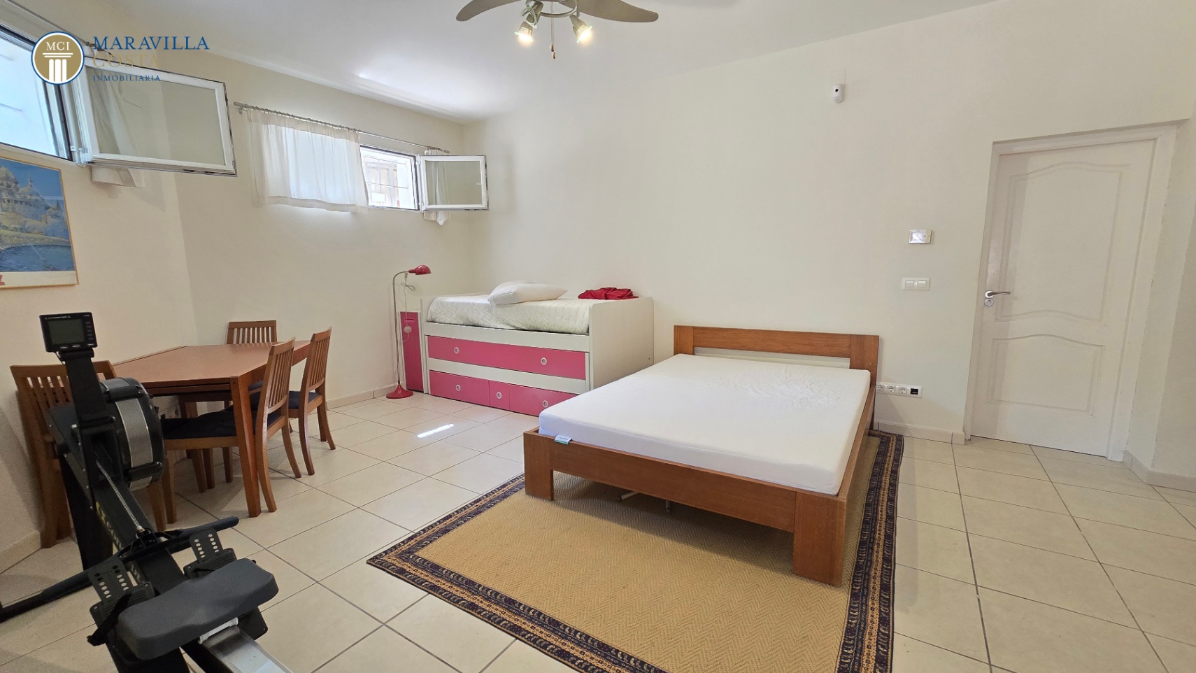 Villa amplia y elegante de estilo mediterráneo