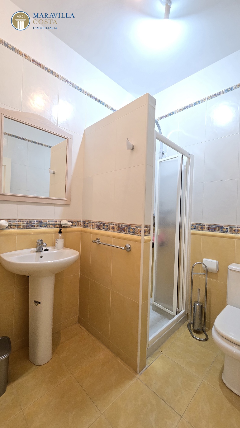 Villa amplia y elegante de estilo mediterráneo