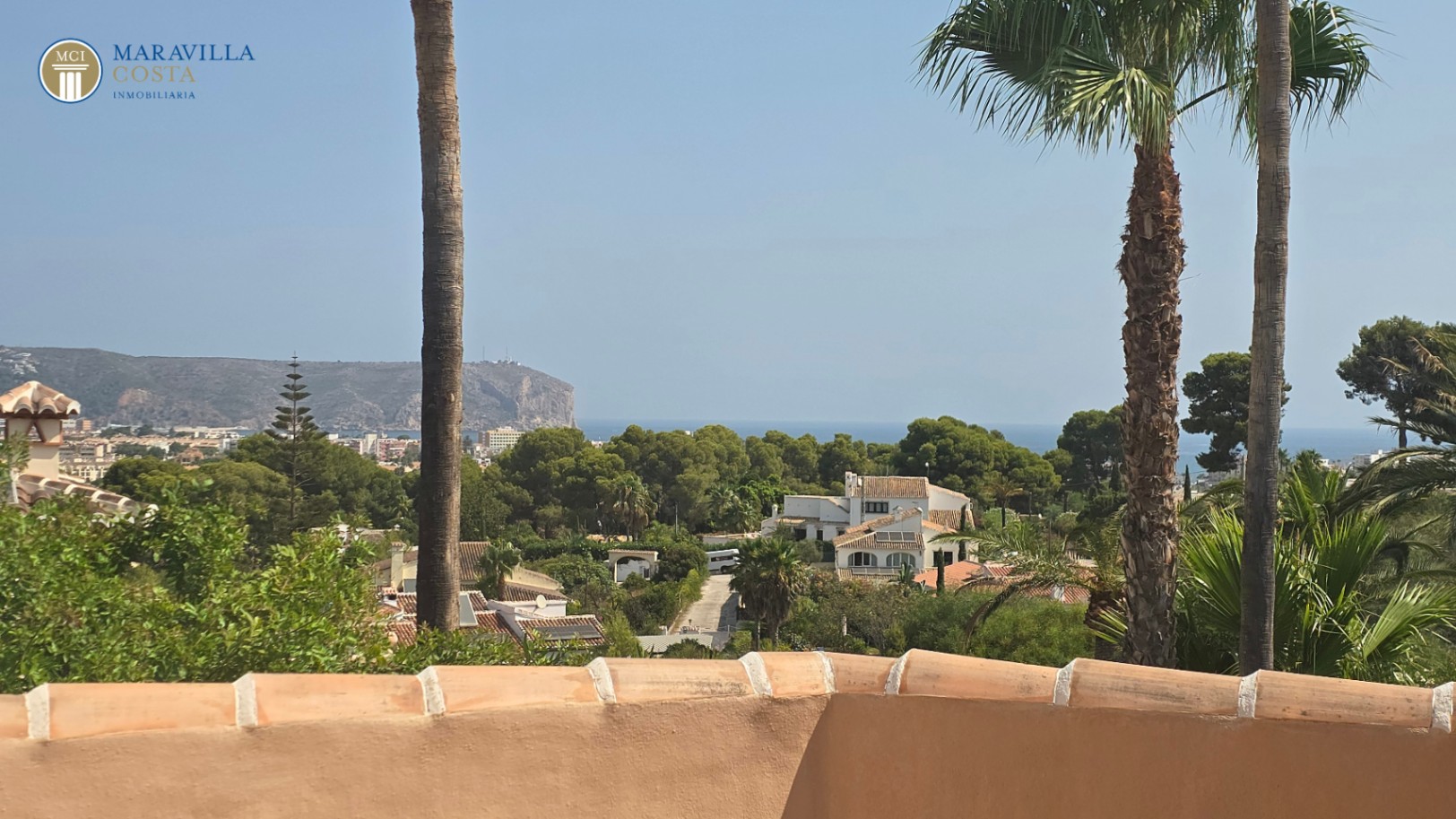Villa amplia y elegante de estilo mediterráneo