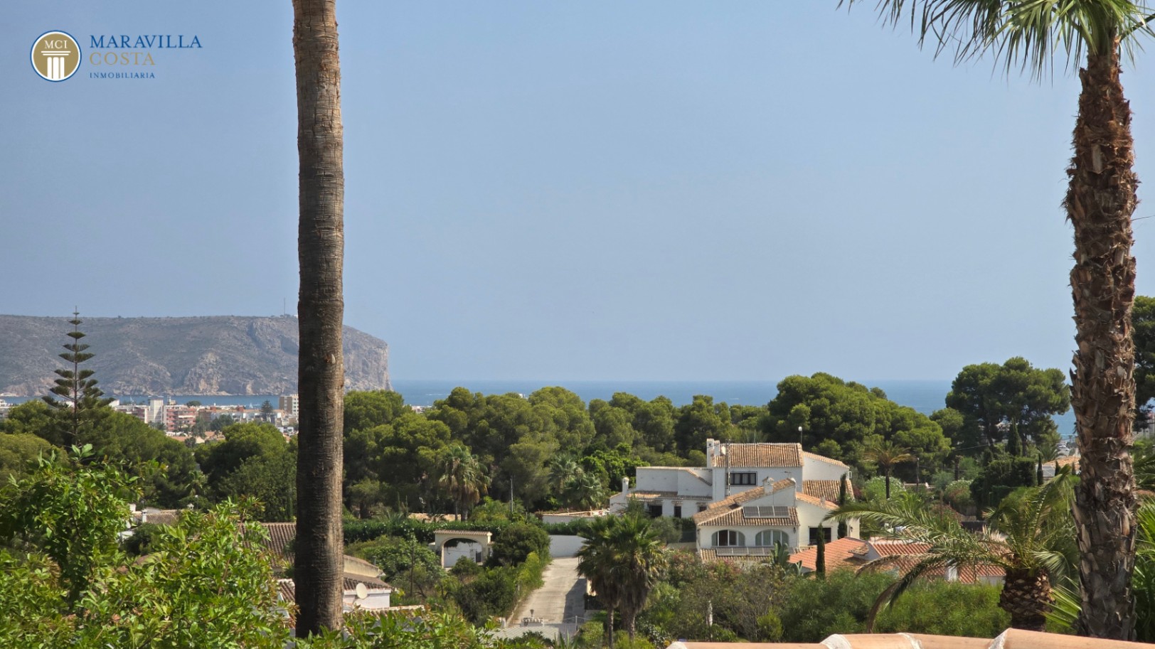 Villa amplia y elegante de estilo mediterráneo