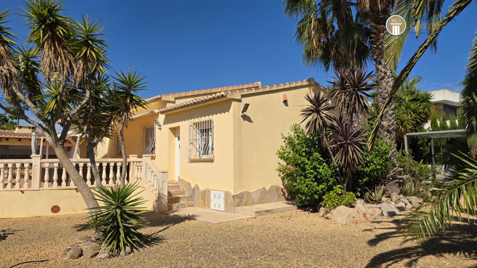 Casa mediterránea en muy buen estado de una planta en venta en Jávea.
