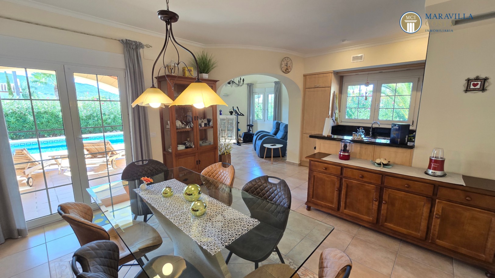 Villa muy cuidada y bien equipada en Jáve a la venta.